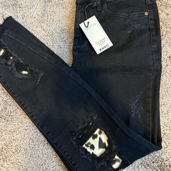 NWT Judy Blue Black Animal Patch Jeans - Picture 5 of 5